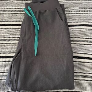 FIGS Women's Zamora Jogger scrub pants in Graphite, Size XL *NWT*